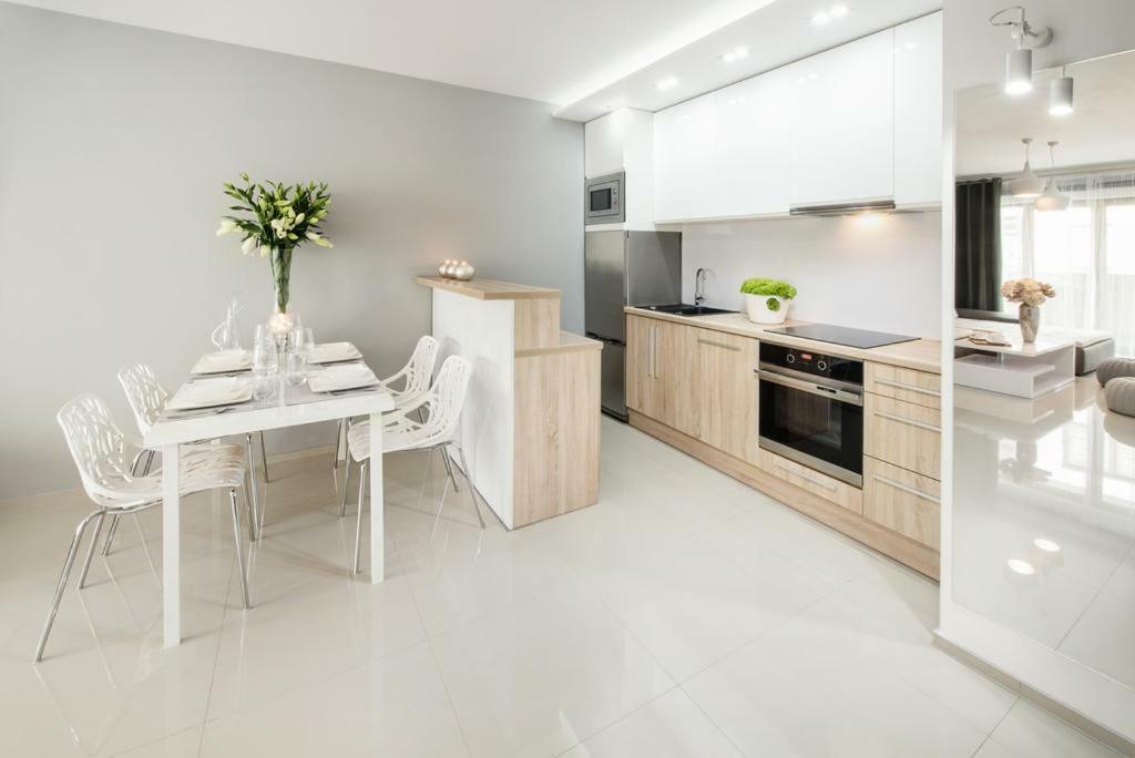 Icon Apartments Centrum 55M2 Вроцлав Экстерьер фото
